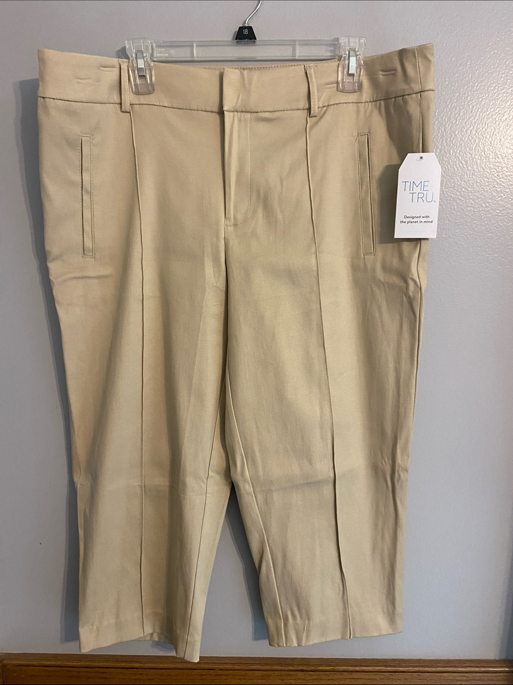 Time and Tru Cream Straight-Leg Capris
